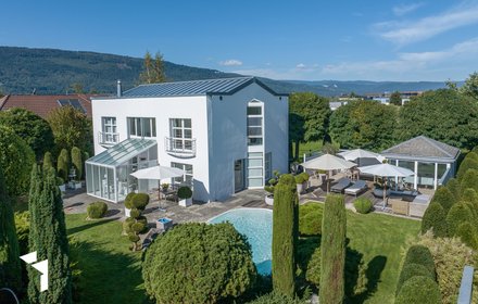 Repräsentative 5½-Zimmer-Villa mit Pool